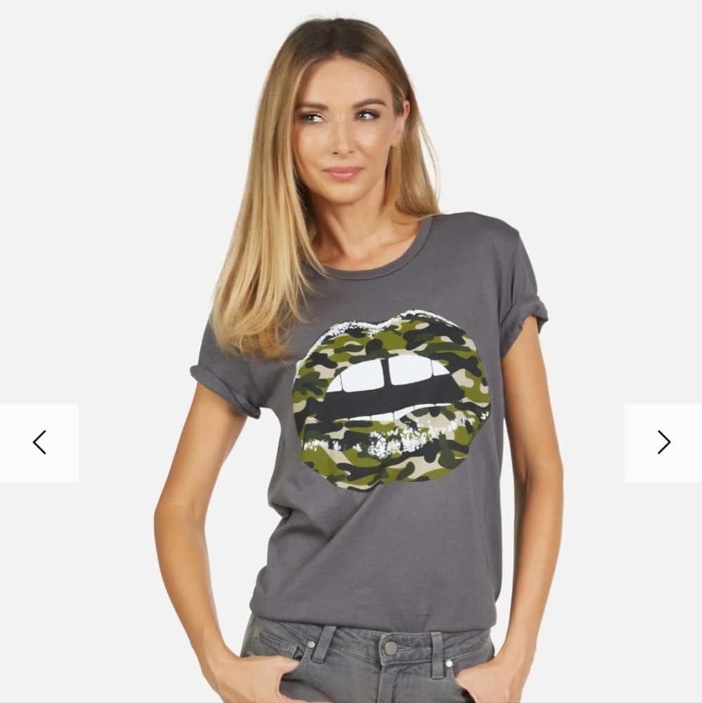 Lauren  Moshi Wolf Camo Lip tee